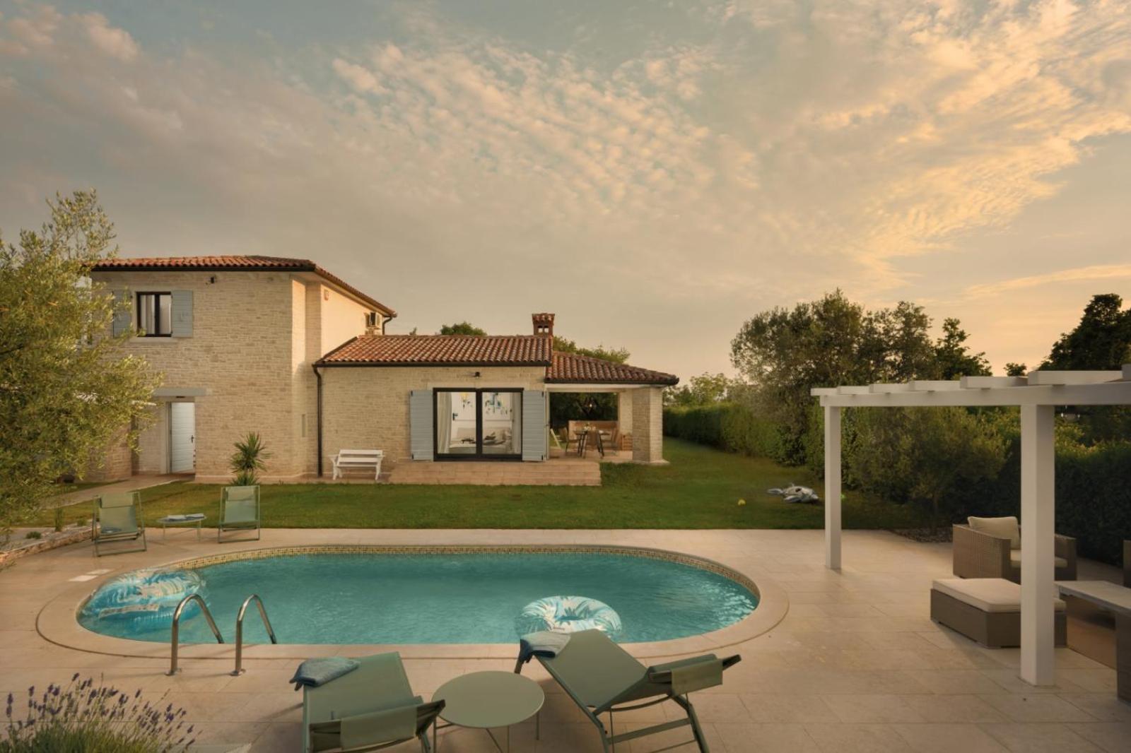 Juršići Luxury Villa In Istria - 9,000 Sqm Private Estate With Pool & Sauna, 15 Min To Sea, Near Fazana, 3 Bedrooms מראה חיצוני תמונה