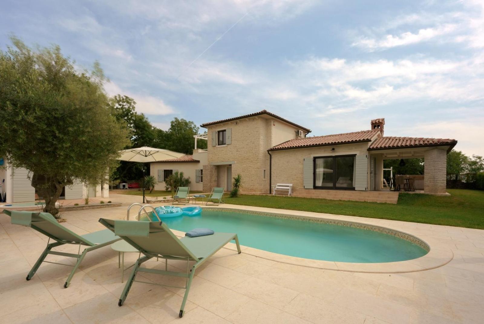 Juršići Luxury Villa In Istria - 9,000 Sqm Private Estate With Pool & Sauna, 15 Min To Sea, Near Fazana, 3 Bedrooms מראה חיצוני תמונה